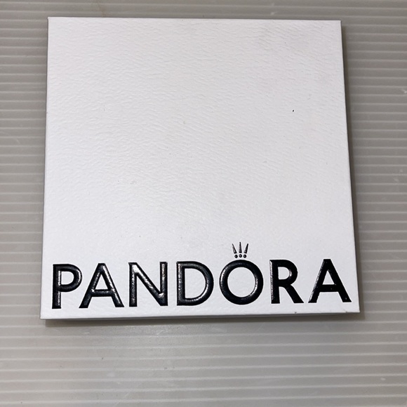 Brand New Pandora Moments Bracelet with A Bejeweled Heart Shaped Clasp - Picture 4 of 6